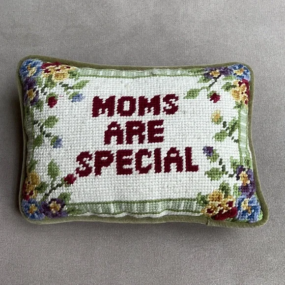 Moms Are Special Embroidered Mini Pillow- like new - Picture 1 of 4